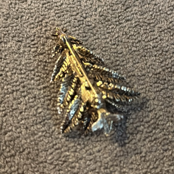 Gorgeous 3-D Christmas Tree with Ornaments brooch Pin Signed ART - Picture 2 of 2